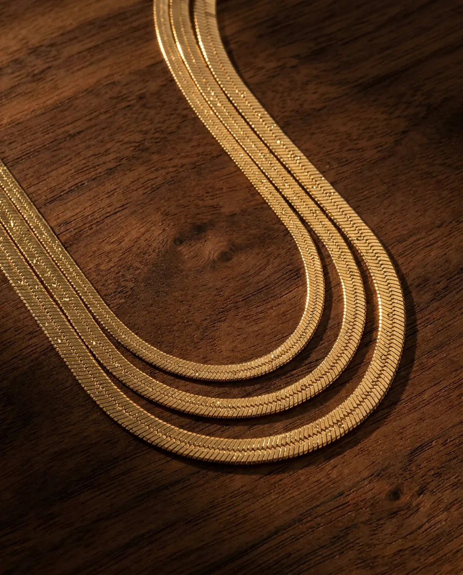 Collier doré waterproof - packshot trio